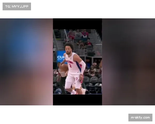 关键时刻特写：哈利伯顿后场抢断，不看人传球助攻队友快攻扣篮